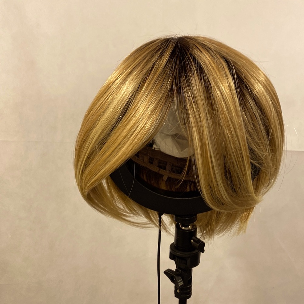Hairdo by Hairuwear Modern Fling Wig Rooted Golden Wheat New Never Worn